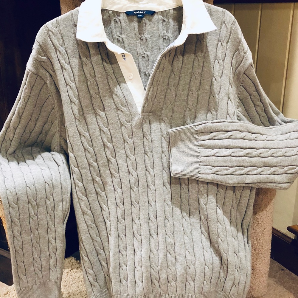 Izod sweater w/ white cotton collar. Logo on lapel